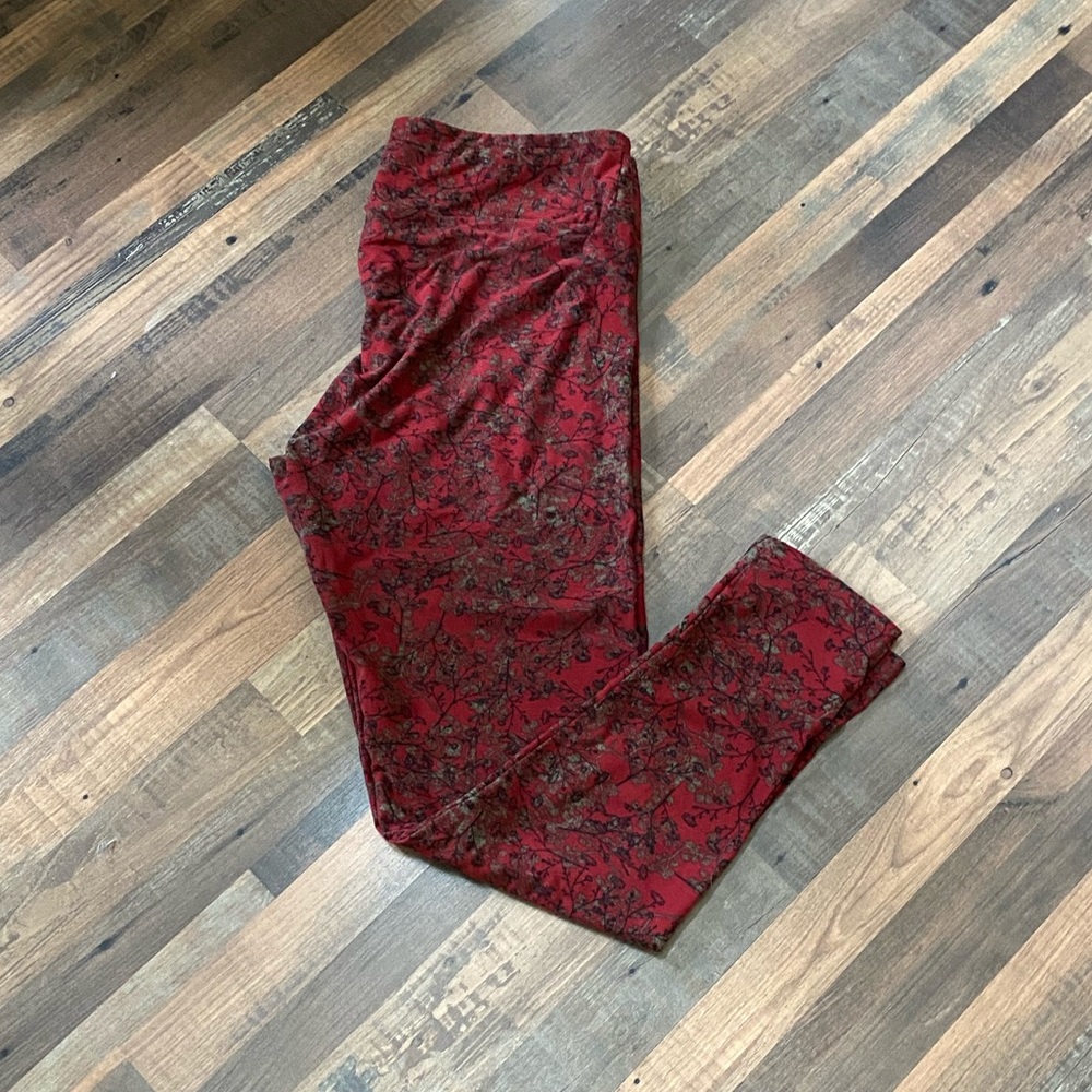 LulaRoe Tall & Curvy Leggings